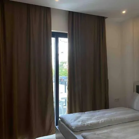 Rose 2 Very 1+1 Near * אלאניה