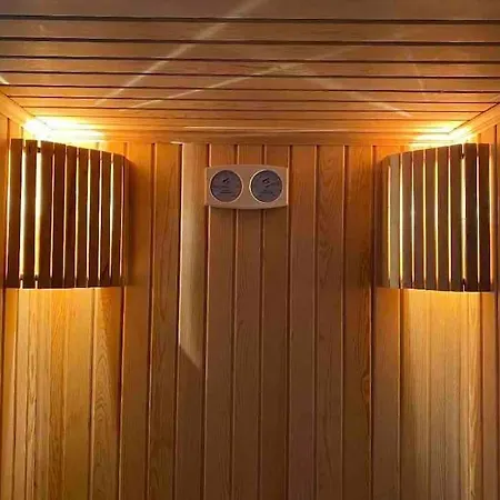 Rose 2 Very 1+1 Near