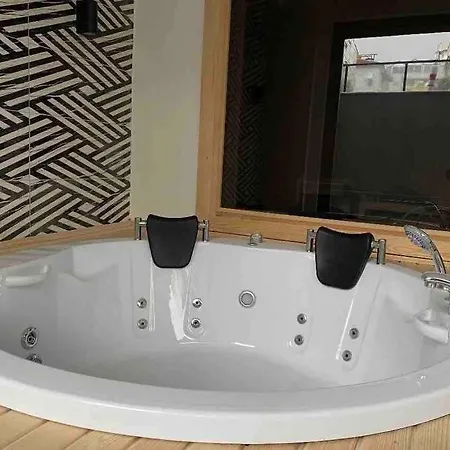 Rose 2 Very 1+1 Near