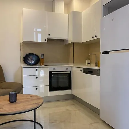 Rose 2 Very 1+1 Near